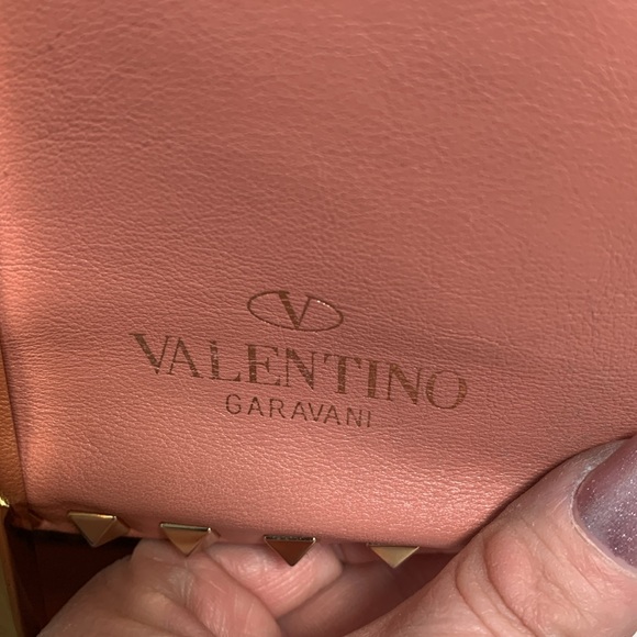 ❌SOLD❌Authentic Valentino Garavani pink leather Rockstud leather purse - Picture 8 of 17